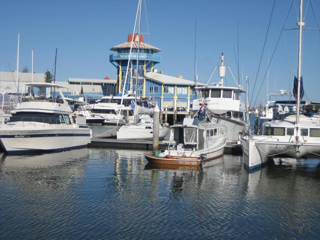 Dockside Apartments Мулулаба Экстерьер фото